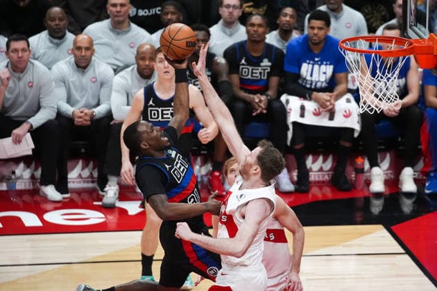 Detroit Pistons v Toronto Raptors TORONTO, CANADA - FEBRUARY 11 : Javonte Green (31) of Detroit Pistons in action against Jakob Poeltl (19) of Toronto Raptors during the NBA, Basketball Herren, USA basketball game between Detroit Pistons and Toronto Raptors at the Scotiabank Arena on February 11, 2026 in Toronto, Ontario, Canada. Mert Alper Dervis Anadolu Ontario Canada. Editorial use only. Please get in touch for any other usage.  Copyright: x2026xAnadoluxMertxAlperxDervisx