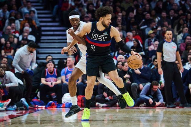 February 11, 2026, Toronto, On, Canada: Detroit Pistons Cade Cunningham (2) and Toronto Raptors Ja Kobe Walter (14) battle for the ball during first half NBA, Basketball Herren, USA basketball action in Toronto, on Wednesday, Feb. 11, 2026. Canada News - February 11, 2026  - ZUMAc35_ 20260211_zaf_c35_299 Copyright: xSammyxKoganx