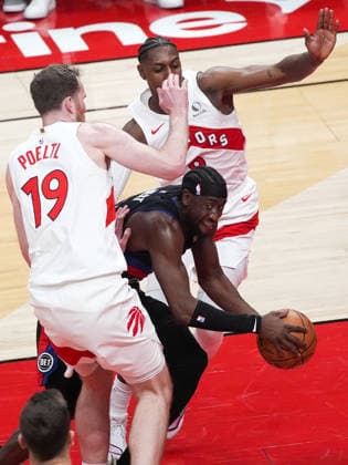 Detroit Pistons v Toronto Raptors TORONTO, CANADA - FEBRUARY 11 : Caris LeVert (8) of Detroit Pistons in action during the NBA, Basketball Herren, USA basketball game between Detroit Pistons and Toronto Raptors at the Scotiabank Arena on February 11, 2026 in Toronto, Ontario, Canada. Mert Alper Dervis Anadolu Ontario Canada. Editorial use only. Please get in touch for any other usage.  Copyright: x2026xAnadoluxMertxAlperxDervisx