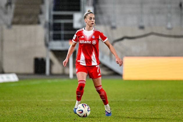 Soccer I Women I Season 2025 2026 I Bundesliga I 16 Matchday I FC Carl Zeiss Jena FC Bayern Munich I 11 02 2026 Giulia Gwinn 7, FC Bayern Munich with ball Crop, close-up, portrait, portrait, single photo, single image, body Jena Ernst Abbe Sportfeld, ad hoc Arena Thuringia Germany Copyright: xLobeca InesxHähnelx
