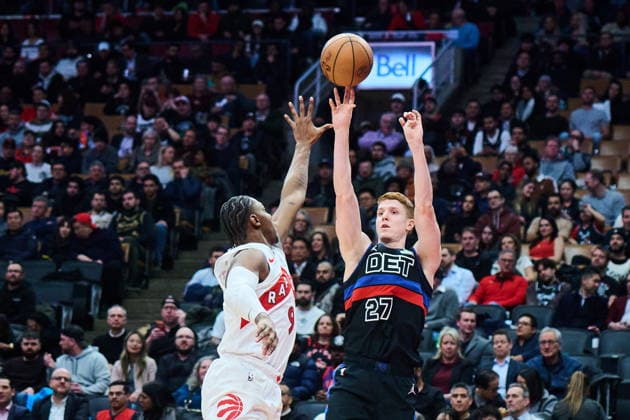 February 11, 2026, Toronto, On, Canada: Detroit Pistons Kevin Huerter (27) shoots over Toronto Raptors RJ Barrett (9) during second half NBA, Basketball Herren, USA basketball action in Toronto, on Wednesday, Feb. 11, 2026. Canada News - February 11, 2026  - ZUMAc35_ 20260211_zaf_c35_314 Copyright: xSammyxKoganx