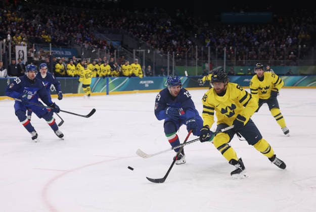 (260212) -- MILAN, Feb. 12, 2026 -- William Nylander (1st R) of Sweden breaks through during the Ice hockey, Eishockey men s preliminary round group B match between Italy and Sweden at the Milan-Cortina 2026 Olympic Winter games, Winterspiele,Spiele, Summer games in Milan, Italy, Feb. 11, 2026. ) (MICO2026)ITALY-MILAN-OLYMPIC WINTER GAMES-ICE HOCKEY-MEN-PRELIMINARY-ITA VS SWE WangxKaiyan 