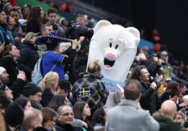 (260212) -- MILAN, Feb. 12, 2026 -- Olympic mascot Tina entertains fans before the Ice hockey, Eishockey men s preliminary round group B match between Italy and Sweden at the Milan-Cortina 2026 Olympic Winter games, Winterspiele,Spiele, Summer games in Milan, Italy, Feb. 11, 2026. ) (MICO2026)ITALY-MILAN-OLYMPIC WINTER GAMES-ICE HOCKEY-MEN-PRELIMINARY-ITA VS SWE WangxKaiyan 
