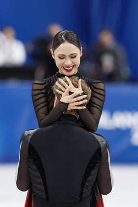 Milan Cortina Olympics: Figure skating, Eiskunstlauf Madison Chock and Evan Bates of the United States hug each other after performing their ice dance free dance in figure skating at the Milan Cortina Olympics at Milano Ice Skating Arena in Milan on Feb. 11, 2026.  A14AA0005272660P