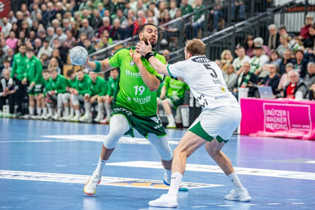 Handball Bundesliga HSG Wetzlar Füchse Berlin, 11 02 26 Philipp Ahouansou HSG Wetzlar, 19 , Max Darj Füchse Berlin, 5 Handball Bundesliga HSG Wetzlar Füchse Berlin Wetzlar, 11 02 26 Copyright: xBEAUTIFULxSPORTS Roeczeyx