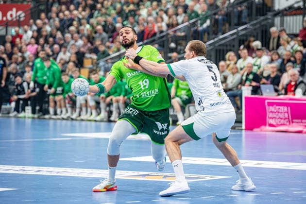 Handball Bundesliga HSG Wetzlar Füchse Berlin, 11 02 26 Philipp Ahouansou HSG Wetzlar, 19 , Max Darj Füchse Berlin, 5 Handball Bundesliga HSG Wetzlar Füchse Berlin Wetzlar, 11 02 26 Copyright: xBEAUTIFULxSPORTS Roeczeyx