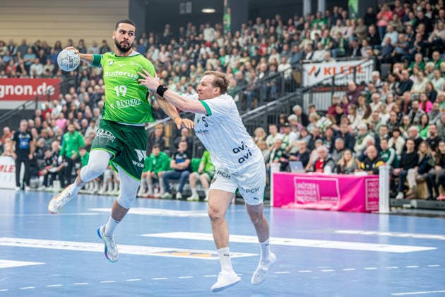 Handball Bundesliga HSG Wetzlar Füchse Berlin, 11 02 26 Philipp Ahouansou HSG Wetzlar, 19 , Max Darj Füchse Berlin, 5 Handball Bundesliga HSG Wetzlar Füchse Berlin Wetzlar, 11 02 26 Copyright: xBEAUTIFULxSPORTS Roeczeyx