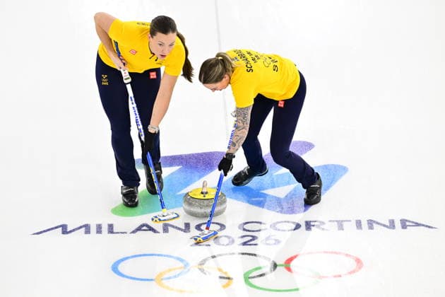 CORTINA, ITALY 20260212 Sweden s team Hasselborg meets Japan in the first group stage match of the Olympic curling in Cortina. CORTINA ITALY x10030x *** CORTINA, ITALY 20260212 Sweden s team Hasselborg meets Japan in the first group stage match of the Olympic curling in Cortina CORTINA ITALY x10030x  Copyright: xJonasxEkströmer TTx OS 2026 CURLING DAMER