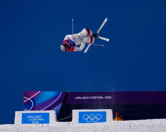 February 12, 2026, Livigno, Italy: Elliot Vaillancourt from Drummondville, Que., competes in the men s moguls qualification two at the Milano Cortina 2026 Winter Olympic Games, Olympische Spiele, Olympia, OS in Livigno, Italy on Thursday, Feb. 12, 2026. Canada News - February 12, 2026  - ZUMAc35_ 20260212_zaf_c35_004 Copyright: xSeanxKilpatrickx