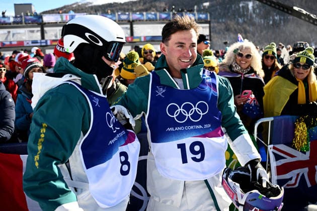 2026 WINTER Olympic Games, Olympische Spiele, Olympia, OS Jackson Harvey (left) and Cooper Woods of Australia celebrate after qulifying for finals in the Men™s Moguls qualification round 2 at the Livigno Aerials and Moguls Park on day 6 of the 2026 Milano Cortina Winter Olympic Games in Livigno, Italy, Wednesday, February 11, 2026. ( NO ARCHIVING, EDITORIAL USE ONLY LIVIGNO SONDRIO ITALY  Copyright: xDANxHIMBRECHTSx 20260212193300634613