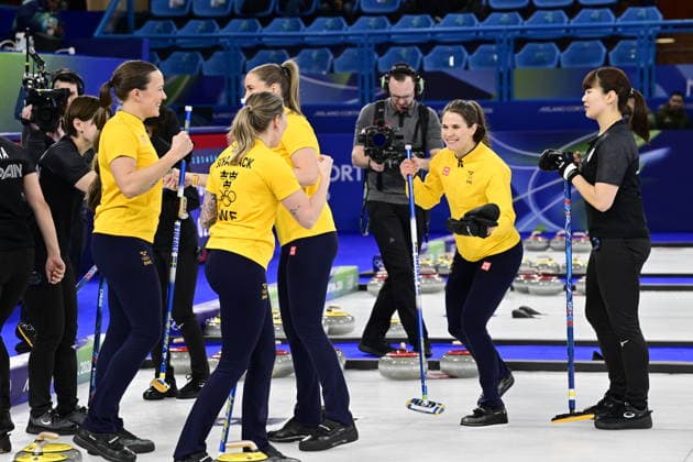 CORTINA, ITALY 20260212 Anna Hasselborg of Sweden s team Hasselborg celebrates after winning over Japan in the first group stage match of the Olympic curling in Cortina. *** The image is included in the SPORTS PACKAGE. For others PAYMENT IMAGE ** CORTINA ITALY x10030x *** CORTINA, ITALY 20260212 Anna Hasselborg of Sweden s team Hasselborg celebrates after winning over Japan in the first group stage match of the Olympic curling in Cortina The image is included in the SPORTS PACKAGE For others PAYMENT IMAGE CORTINA ITALY x10030x  Copyright: xJonasxEkströmer TTx 2026 OLYMPICS WOMEN S CURLING