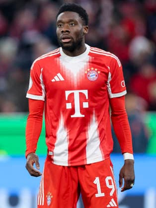 Alphonso Davies (FC Bayern Muenchen) schaut, DFB-Pokal, FC Bayern Muenchen v RB Leipzig, Allianz Arena am 11. February 2026 in Muenchen, Deutschland. (Foto von Marco Steinbrenner DeFodi Images) Alphonso Davies (FC Bayern Muenchen) looks on, DFB-Pokal, FC Bayern Muenchen v RB Leipzig, Allianz Arena, February 11, 2026 in Muenchen, Germany. (Photo by Marco Steinbrenner DeFodi Images) DFB DFL REGULATIONS PROHIBIT ANY USE OF PHOTOGRAPHS AS IMAGE SEQUENCES AND OR QUASI-VIDEO. - *** Alphonso Davies FC Bayern Muenchen looks on, DFB Pokal, FC Bayern Muenchen v RB Leipzig, Allianz Arena, February 11, 2026 in Muenchen, Germany Photo by Marco Steinbrenner DeFodi Images Alphonso Davies FC Bayern Muenchen looks on, DFB Pokal, FC Bayern Muenchen v RB Leipzig, Allianz Arena, February 11, 2026 in Muenchen, Germany Photo by Marco Steinbrenner DeFodi Images DFB DFL REGULATIONS PROHIBIT ANY USE OF PHOTOGRAPHS AS IMAGE SEQUENCES AND OR QUASI VIDEO