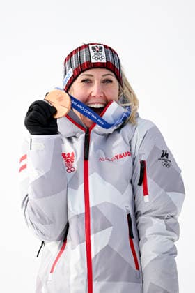 OLYMPICS - Winter Olympic Games, Olympische Spiele, Olympia, OS Milano Cortina 2026 CORTINA D AMPEZZO,ITALY,12.FEB.26 - OLYMPICS, ALPINE SKIING - Winter Olympic Games Milano Cortina 2026, Super G, women, medal ceremony. Image shows the rejoicing of Cornelia Huetter (AUT). Keywords: medal.  GEPAxpictures xAlexanderxSolc
