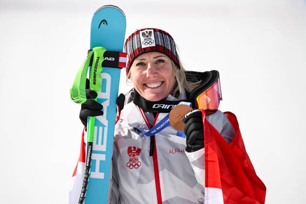 OLYMPICS - Winter Olympic Games, Olympische Spiele, Olympia, OS Milano Cortina 2026 CORTINA D AMPEZZO,ITALY,12.FEB.26 - OLYMPICS, ALPINE SKIING - Winter Olympic Games Milano Cortina 2026, Super G, women, medal ceremony. Image shows the rejoicing of Cornelia Huetter (AUT). Keywords: medal.  GEPAxpictures xAlexanderxSolc