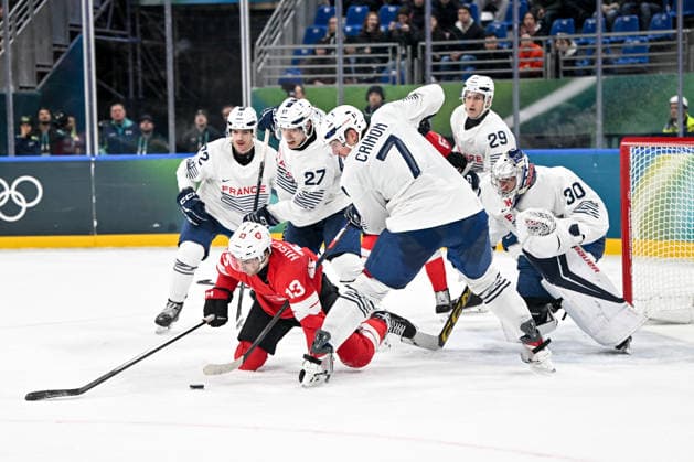 MILAN, ITALY - FEBRUARY 12: Nico Hischier of Switzerland in a battle for the puck against Pierre Crinon of France on day six of the Milano Cortina 2026 Winter Olympic Games, Olympische Spiele, Olympia, OS at Milano Santagiulia Ice hockey, Eishockey Arena on February 12, 2026 in Milan, Italy. Milan Milano Rho Ice Hockey Arena Italy *** MILAN, ITALY FEBRUARY 12 Nico Hischier of Switzerland in a battle for the puck against Pierre Crinon of France on day six of the Milano Cortina 2026 Winter Olympic games at Milano Santagiulia Ice Hockey Arena on February 12, 2026 in Milan, Italy Milan Milano Rho Ice Hockey Arena Italy Copyright: xJustPictures.ch AndreaxBrancax jp-en-EuSpIm-AB-AAB_729712022026