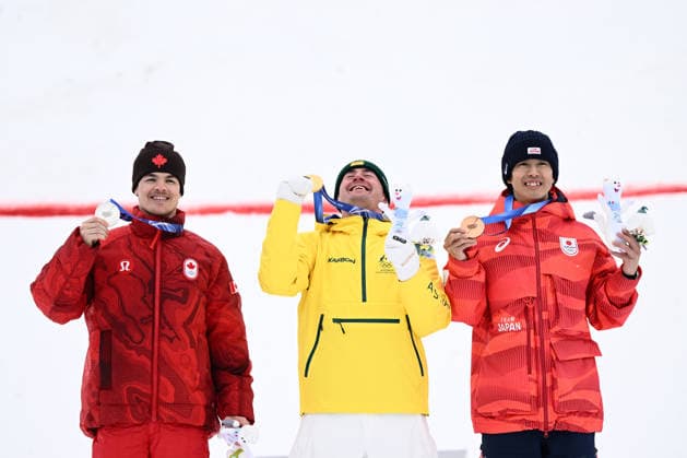 2026 WINTER Olympic Games, Olympische Spiele, Olympia, OS Mikael Kingsbury of Canada, Cooper Woods of Australia and Ikuma Horishima of Japan celebrate with their medals following the Freestyle Skiing Men s Moguls finals at Livigno Snow Park on day 7 of the 2026 Milano Cortina Winter Olympic Games in Italy, Thursday, February 12, 2026. ( NO ARCHIVING, EDITORIAL USE ONLY MILANO LOMBARDY ITALY  Copyright: xDANxHIMBRECHTSx 20260213117583470974