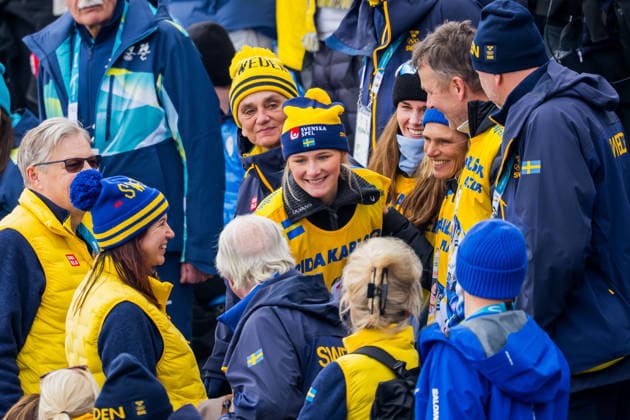 260212 Hannah Karlsson, sister and Mia Karlsson, mother of Frida Karlsson of Sweden (not pictured) talk with King Carl XVI Gustaf of Sweden in the stands after the women s 10km free technique individual start cross-country skiing race during day 6 of the 2026 Winter Olympics on February 12, 2026 in Val di Fiemme. Photo: Maxim Thore BILDBYRAN kod MT MT0975 skidor cross-country skiing langrenn Olympic Games, Olympische Spiele, Olympia, OS olympics winter olympics os ol olympiska spel vinter-os olympiske leker milano cortina 2026 milan cortina 2026 milano cortina 2026 olympic games milano cortina 2026 winter olympic games milano cortina-os milano cortina-ol vinter-ol 6 bbeng individuell start 10 km *** 260212 Hannah Karlsson, sister and Mia Karlsson, mother of Frida Karlsson of Sweden not pictured talk with King Carl XVI Gustaf of Sweden in the stands after the women s 10km free technique individual start cross country skiing race during day 6 of the 2026 Winter Olympics on February 12, 2026 in Val di Fiemme Photo Maxim Thore BILDBYRAN kod MT MT0975 skidor cross country skiing langrenn olympic games olympics winter olympics os ol olympiska spel vinter os olympiske leker milano cortina 2026 milan cortina 2026 milano cortina 2026 olympic games milano cortina 2026 winter olympic games milano cortina os milano cortina ol vinter ol 6 bbeng individuell start 10 km  Copyright: MAXIMxTHORE BB260212MT074