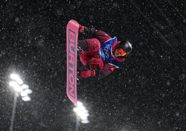 (260212) -- BEIJING, Feb. 12, 2026 -- Wang Ziyang of China practices before the men s snowboard halfpipe qualification at the Milan-Cortina 2026 Olympic Winter games, Winterspiele,Spiele, Summer games in Livigno, Italy, Feb. 11, 2026. ) XINHUA PHOTOS OF THE DAY WuxHuiwo 