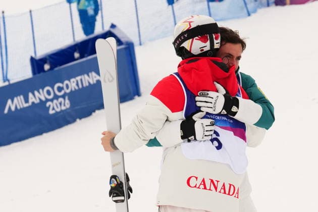 February 12, 2026, Livigno, Italy: Silver medal winner Canada s Mikael Kingsbury hugs gold medal winner Australia s Cooper Woods after the men s moguls final at the Milano Cortina 2026 Winter Olympic Games, Olympische Spiele, Olympia, OS in Livigno, Italy on Thursday, Feb. 12, 2026. Canada News - February 12, 2026  - ZUMAc35_ 20260212_zaf_c35_039 Copyright: xSeanxKilpatrickx