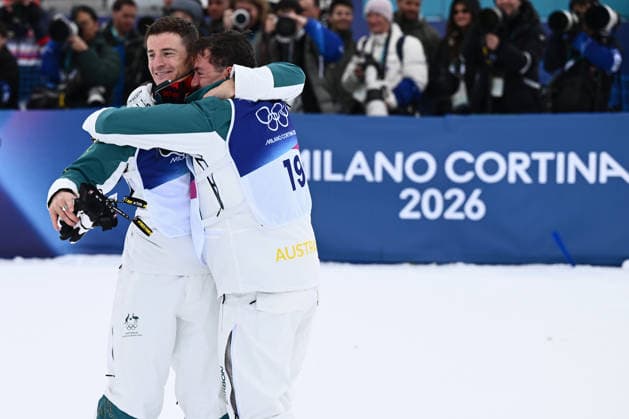 2026 WINTER Olympic Games, Olympische Spiele, Olympia, OS Cooper Woods of Australia celebrates after winning Gold in the Men™s Moguls finals at the Livigno Aerials and Moguls Park on day 6 of the 2026 Milano Cortina Winter Olympic Games in Livigno, Italy, Wednesday, February 11, 2026. ( NO ARCHIVING, EDITORIAL USE ONLY LIVIGNO SONDRIO ITALY  Copyright: xDANxHIMBRECHTSx 20260213119966620977