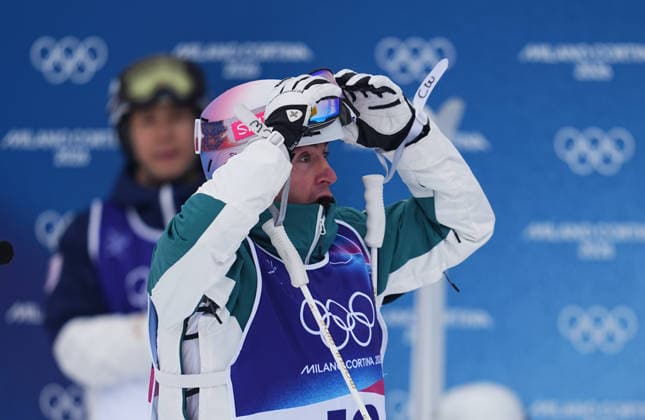 February 12, 2026, Livigno, Aarhus, Italy: COOPER WOODS celebrates winning gold during the Men s Moguls finals, Milano Cortina 2026 Winter Olympic Games, Olympische Spiele, Olympia, OS at Livigno Air Park Livigno Italy - ZUMAp228 20260212_zsp_p228_031 Copyright: xUlrikxPedersenx