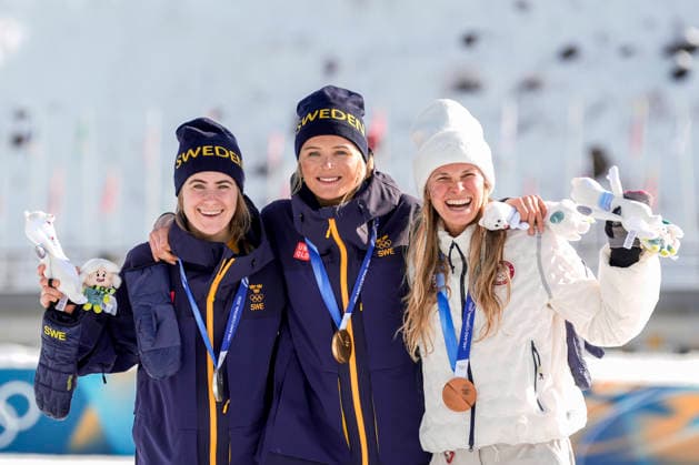Winter Olympics in Milan Cortina 2026 Val di Fiemme, Italy 20260212. Ebba Andersson from Sweden, Frida Karlsson from Sweden and Jessie Diggins from the USA on the podium after the women s cross-country 10 km skating at Lago di Tesero during the Milan Cortina 2026 Winter Olympics. Photo: Terje Pedersen NTB Val di Fiemme Italy EDITORIAL USE ONLY. RESTRICTED USE FOR BETTING COMPANIES Ref:_SPOQcqaiFkuyjA.jpg *** Winter Olympics in Milan Cortina 2026 Val di Fiemme, Italy 20260212 Ebba Andersson from Sweden, Frida Karlsson from Sweden and Jessie Diggins from the USA on the podium after the women s cross country 10 km skating at Lago di Tesero during the Milan Cortina 2026 Winter Olympics Photo Terje Pedersen NTB Val di Fiemme Italy EDITORIAL USE ONLY RESTRICTED USE FOR BETTING COMPANIES  Copyright: xTerjexPedersenx xNTBx