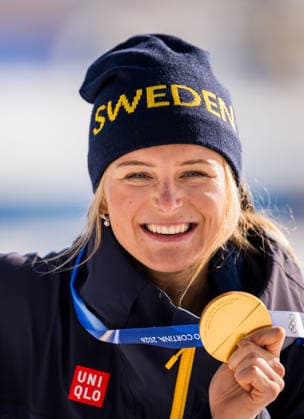 260212 Gold medalist Frida Karlsson of Sweden poses with her gold medal on the podium after winning the women s 10km free technique individual start cross-country skiing race during day 6 of the 2026 Winter Olympics on February 12, 2026 in Val di Fiemme. Photo: Maxim Thore BILDBYRAN kod MT MT0975 skidor cross-country skiing langrenn Olympic Games, Olympische Spiele, Olympia, OS olympics winter olympics os ol olympiska spel vinter-os olympiske leker milano cortina 2026 milan cortina 2026 milano cortina 2026 olympic games milano cortina 2026 winter olympic games milano cortina-os milano cortina-ol vinter-ol 6 bbeng individuell start 10 km Sweden sverige jubel medal medalj Gold guld *** 260212 Gold medalist Frida Karlsson of Sweden poses with her gold medal on the podium after winning the women s 10km free technique individual start cross country skiing race during day 6 of the 2026 Winter Olympics on February 12, 2026 in Val di Fiemme Photo Maxim Thore BILDBYRAN kod MT MT0975 skidor cross country skiing langrenn olympic games olympics winter olympics os ol olympiska spel vinter os olympiske leker milano cortina 2026 milan cortina 2026 milano cortina 2026 olympic games milano cortina 2026 winter olympic games milano cortina os milano cortina ol vinter ol 6 bbeng individuell start 10 km Sweden sverige jubel medal medalj Gold guld  Copyright: MAXIMxTHORE BB260212MT104