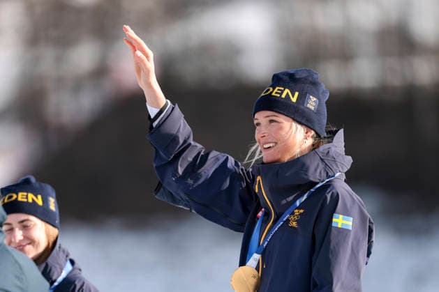 OLYMPICS - Winter Olympic Games, Olympische Spiele, Olympia, OS Milano Cortina 2026 TESERO,ITALY,12.FEB.26 - OLYMPICS, NORDIC SKIING, CROSS COUNTRY SKIING - Winter Olympic Games Milano Cortina 2026, 10km women, interval start free, medal ceremony. Image shows the rejoicing of Frida Karlsson (SWE). Keywords: medal.  GEPAxpictures xMatthiasxTrinkl