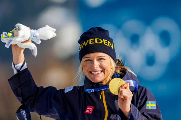 Winter Olympics in Milan Cortina 2026 Val di Fiemme, Italy 20260212. Frida Karlsson from Sweden with the gold medal on the podium after the women s cross-country 10 km skating at Lago di Tesero during the Winter Olympics in Milano Cortina 2026. Photo: Lise Aserud NTB Val di Fiemme Italy EDITORIAL USE ONLY. RESTRICTED USE FOR BETTING COMPANIES Ref:_SPOetqm5k1udqg.jpg *** Winter Olympics in Milan Cortina 2026 Val di Fiemme, Italy 20260212 Frida Karlsson from Sweden with the gold medal on the podium after the women s cross country 10 km skating at Lago di Tesero during the Winter Olympics in Milano Cortina 2026 Photo Lise Aserud NTB Val di Fiemme Italy EDITORIAL USE ONLY RESTRICTED USE FOR BETTING COMPANIES  Copyright: xLisexAserudx xNTBx