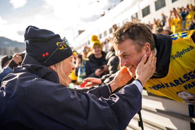 260212 Gold medalist Frida Karlsson of Sweden celebrate with family after winning the women s 10km free technique individual start cross-country skiing race during day 6 of the 2026 Winter Olympics on February 12, 2026 in Val di Fiemme. Photo: Maxim Thore BILDBYRAN kod MT MT0975 skidor cross-country skiing langrenn Olympic Games, Olympische Spiele, Olympia, OS olympics winter olympics os ol olympiska spel vinter-os olympiske leker milano cortina 2026 milan cortina 2026 milano cortina 2026 olympic games milano cortina 2026 winter olympic games milano cortina-os milano cortina-ol vinter-ol 6 bbeng individuell start 10 km medal medalj Sweden sverige Gold guld *** 260212 Gold medalist Frida Karlsson of Sweden celebrate with family after winning the women s 10km free technique individual start cross country skiing race during day 6 of the 2026 Winter Olympics on February 12, 2026 in Val di Fiemme Photo Maxim Thore BILDBYRAN kod MT MT0975 skidor cross country skiing langrenn olympic games olympics winter olympics os ol olympiska spel vinter os olympiske leker milano cortina 2026 milan cortina 2026 milano cortina 2026 olympic games milano cortina 2026 winter olympic games milano cortina os milano cortina ol vinter ol 6 bbeng individuell start 10 km medal medalj Sweden sverige Gold guld  Copyright: MAXIMxTHORE BB260212MT117