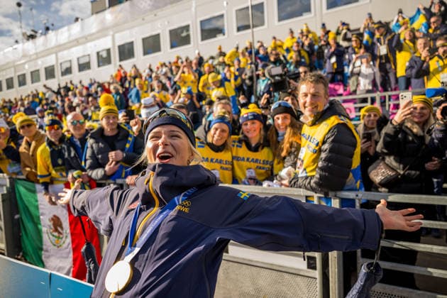 260212 Gold medalist Frida Karlsson of Sweden celebrates with her gold medal after winning the women s 10km free technique individual start cross-country skiing race during day 6 of the 2026 Winter Olympics on February 12, 2026 in Val di Fiemme. Photo: Maxim Thore BILDBYRAN kod MT MT0975 skidor cross-country skiing langrenn Olympic Games, Olympische Spiele, Olympia, OS olympics winter olympics os ol olympiska spel vinter-os olympiske leker milano cortina 2026 milan cortina 2026 milano cortina 2026 olympic games milano cortina 2026 winter olympic games milano cortina-os milano cortina-ol vinter-ol 6 bbeng individuell start 10 km medal medalj Sweden sverige Gold guld *** 260212 Gold medalist Frida Karlsson of Sweden celebrates with her gold medal after winning the women s 10km free technique individual start cross country skiing race during day 6 of the 2026 Winter Olympics on February 12, 2026 in Val di Fiemme Photo Maxim Thore BILDBYRAN kod MT MT0975 skidor cross country skiing langrenn olympic games olympics winter olympics os ol olympiska spel vinter os olympiske leker milano cortina 2026 milan cortina 2026 milano cortina 2026 olympic games milano cortina 2026 winter olympic games milano cortina os milano cortina ol vinter ol 6 bbeng individuell start 10 km medal medalj Sweden sverige Gold guld  Copyright: MAXIMxTHORE BB260212MT119