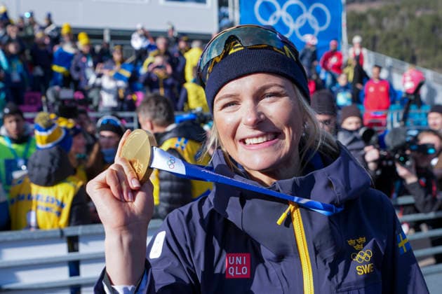 Winter Olympics in Milan Cortina 2026 Val di Fiemme, Italy 20260212. Frida Karlsson celebrates with family and friends after the women s 10 km Speed skating, Eisschnelllauf at the Milani Cortina 2026 Winter Olympics. Photo: Terje Pedersen NTB Val di Fiemme Italy EDITORIAL USE ONLY. RESTRICTED USE FOR BETTING COMPANIES Ref:_SPORqqwMrf9i8Y.jpg *** Winter Olympics in Milan Cortina 2026 Val di Fiemme, Italy 20260212 Frida Karlsson celebrates with family and friends after the women s 10 km speed skating at the Milani Cortina 2026 Winter Olympics Photo Terje Pedersen NTB Val di Fiemme Italy EDITORIAL USE ONLY RESTRICTED USE FOR BETTING COMPANIES  Copyright: xTerjexPedersenx xNTBx