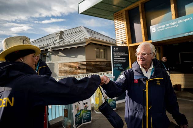 260212 Gold medalist Frida Karlsson of Sweden with King Carl XVI Gustaf of Sweden after the women s 10km free technique individual start cross-country skiing race during day 6 of the 2026 Winter Olympics on February 12, 2026 in Val di Fiemme. Photo: Maxim Thore BILDBYRAN kod MT MT0975 skidor cross-country skiing langrenn Olympic Games, Olympische Spiele, Olympia, OS olympics winter olympics os ol olympiska spel vinter-os olympiske leker milano cortina 2026 milan cortina 2026 milano cortina 2026 olympic games milano cortina 2026 winter olympic games milano cortina-os milano cortina-ol vinter-ol 6 bbeng individuell start 10 km medal medalj Sweden sverige Gold guld *** 260212 Gold medalist Frida Karlsson of Sweden with King Carl XVI Gustaf of Sweden after the women s 10km free technique individual start cross country skiing race during day 6 of the 2026 Winter Olympics on February 12, 2026 in Val di Fiemme Photo Maxim Thore BILDBYRAN kod MT MT0975 skidor cross country skiing langrenn olympic games olympics winter olympics os ol olympiska spel vinter os olympiske leker milano cortina 2026 milan cortina 2026 milano cortina 2026 olympic games milano cortina 2026 winter olympic games milano cortina os milano cortina ol vinter ol 6 bbeng individuell start 10 km medal medalj Sweden sverige Gold guld  Copyright: MAXIMxTHORE BB260212MT133