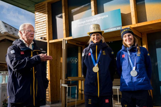 260212 King Carl XVI Gustaf of Sweden with gold medalist Frida Karlsson and silver medalist Ebba Andersson of Sweden after the women s 10km free technique individual start cross-country skiing race during day 6 of the 2026 Winter Olympics on February 12, 2026 in Val di Fiemme. Photo: Maxim Thore BILDBYRAN kod MT MT0975 skidor cross-country skiing langrenn Olympic Games, Olympische Spiele, Olympia, OS olympics winter olympics os ol olympiska spel vinter-os olympiske leker milano cortina 2026 milan cortina 2026 milano cortina 2026 olympic games milano cortina 2026 winter olympic games milano cortina-os milano cortina-ol vinter-ol 6 bbeng individuell start 10 km medal medalj Sweden sverige Gold guld *** 260212 King Carl XVI Gustaf of Sweden with gold medalist Frida Karlsson and silver medalist Ebba Andersson of Sweden after the women s 10km free technique individual start cross country skiing race during day 6 of the 2026 Winter Olympics on February 12, 2026 in Val di Fiemme Photo Maxim Thore BILDBYRAN kod MT MT0975 skidor cross country skiing langrenn olympic games olympics winter olympics os ol olympiska spel vinter os olympiske leker milano cortina 2026 milan cortina 2026 milano cortina 2026 olympic games milano cortina 2026 winter olympic games milano cortina os milano cortina ol vinter ol 6 bbeng individuell start 10 km medal medalj Sweden sverige Gold guld  Copyright: MAXIMxTHORE BB260212MT137