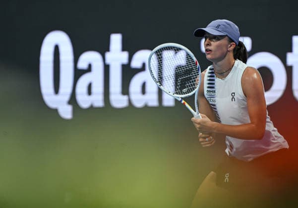 Qatar TotalEnergies Open 2026 - Day Five DOHA, QATAR FEBRUARY 12: Iga Swiatek of Poland competes against Maria Sakkari of Greece in the quarterfinals on Day Five of the Qatar TotalEnergies Open, part of the Hologic WTA, Tennis Damen Tour, at the Khalifa International Tennis and Squash Complex on February 12, 2026 in Doha, Qatar. Doha Qatar  Copyright: xArturxWidakx originalFilename:widak-qatartot260212_np3NL.jpg
