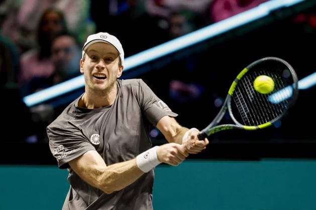 ROTTERDAM - Botic van de Zandschulp (Netherlands) in action against Stefanos Tsitsipas (Greece) on the fourth day of the ABN AMRO tennis tournament in Ahoy Rotterdam. BAS CZERWINSKI ANP xVIxANPxSportx xxANPxIVx 550462033 originalFilename: 550462033.jpg