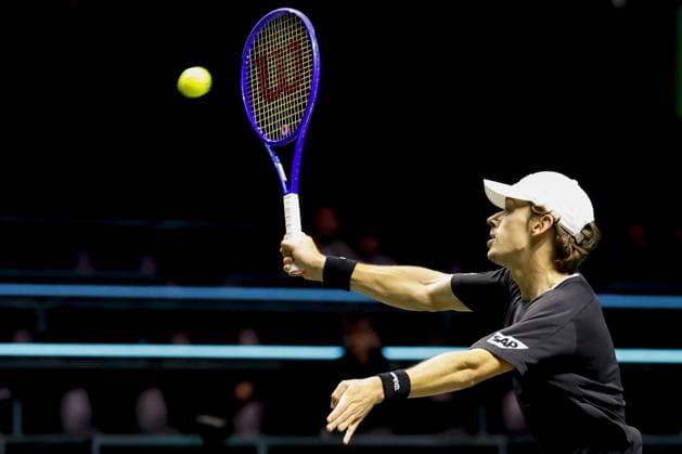 ROTTERDAM - Alex de Minaur (Australia) in action against Stanislas Wawrinka (Switzerland) on the fourth day of the ABN AMRO tennis tournament in Ahoy Rotterdam. BAS CZERWINSKI ANP xVIxANPxSportx xxANPxIVx 550469182 originalFilename: 550469182.jpg