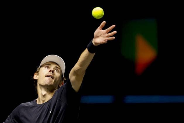 ROTTERDAM - Alex de Minaur (Australia) in action against Stanislas Wawrinka (Switzerland) on the fourth day of the ABN AMRO tennis tournament in Ahoy Rotterdam. BAS CZERWINSKI ANP xVIxANPxSportx xxANPxIVx 550469231 originalFilename: 550469231.jpg