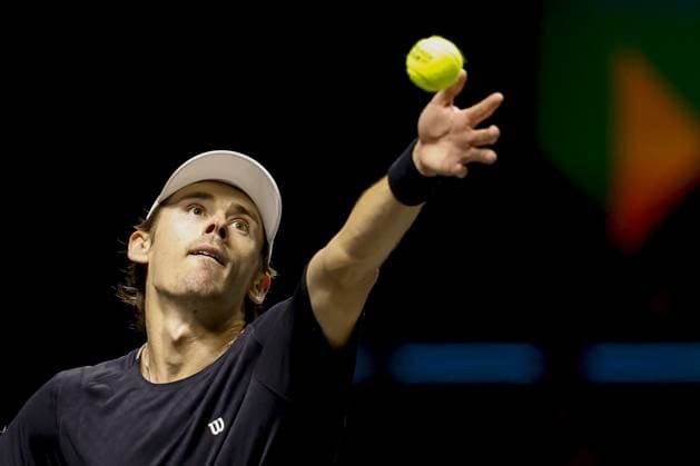ROTTERDAM - Alex de Minaur (Australia) in action against Stanislas Wawrinka (Switzerland) on the fourth day of the ABN AMRO tennis tournament in Ahoy Rotterdam. BAS CZERWINSKI ANP xVIxANPxSportx xxANPxIVx 550469267 originalFilename: 550469267.jpg