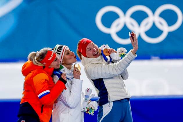 second Merel Conijn of the Netherlands and winner Francesca Lollobrigida of Italy and third Ragne Wiklund of Norway smiling during the medal ceremony after Women s 5000m, Milano Cortina 2026 Winter Olympics: Day 6, Speed skating, Eisschnelllauf - Milano Cortina 2026 Winter Olympics: Day 6, Milano Speed Skating Stadium, February 12, 2026, Milan, Italy.