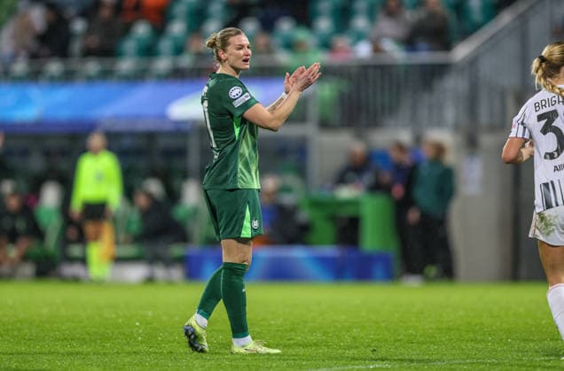 GER, Wolfsburg, VfL Wolfsburg vs Juventus Turin, WomenÂs Champions League, Football, UEFA, Season 2025 2026, AOK Arena, Playoffs, First leg in picture Alexandra Popp VfL Wolfsburg Women 11 , Emotions DFB DFL REGULATIONS PROHIBIT ANY USE OF PHOTOGRAPHS AS IMAGE SEQUENCES AND OR QUASI VIDEO, 12 02 2026 Copyright: HMBxMedia HendrikxHamelau