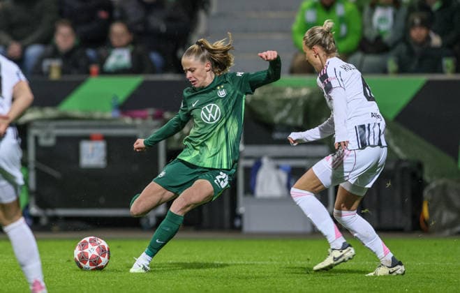 GER, Wolfsburg, VfL Wolfsburg vs Juventus Turin, WomenÂs Champions League, Football, UEFA, Season 2025 2026, AOK Arena, Playoffs, First leg in picture f l Vivien Endemann VfL Wolfsburg Women 25 , Emma Kullberg Juventus Turin Women 4 DFB DFL REGULATIONS PROHIBIT ANY USE OF PHOTOGRAPHS AS IMAGE SEQUENCES AND OR QUASI VIDEO, 12 02 2026 Copyright: HMBxMedia HendrikxHamelau