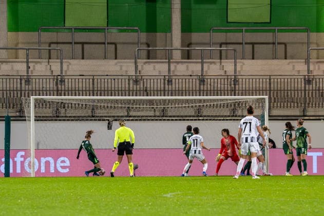 Germany, Football, UEFA, Womens Champions League, Play Offs 5 12 2025 2026 VfL Wolfsburg Juventus Turin on 12 02 in Wolfsburg AOK Stadion Goal Goal celebration Ana Capeta Juventus Turin 7 Lia Wälti Juventus Turin 13 Martina Lenzini Juventus Turin 71 Emma Kullberg Juventus Turin 4 Copyright: xSvenxHeidmannx
