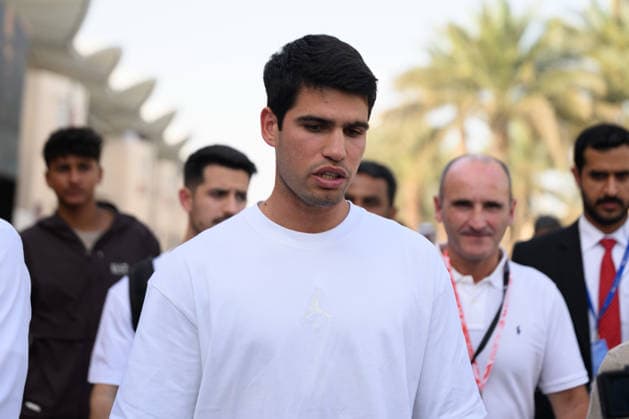 Formula 1 Testing in Bahrain - Day 2 Carlos Alcaraz, a Spanish tennis player, is present during Testing Day 2 of the Formula 1 Pre-Season Testing 1 in Sakhir, Bahrain, on February 12, 2026. Bahrain Bahrain  Copyright: xAhmadxAlShehabx originalFilename:alshehab-formula1260212_npeta.jpg