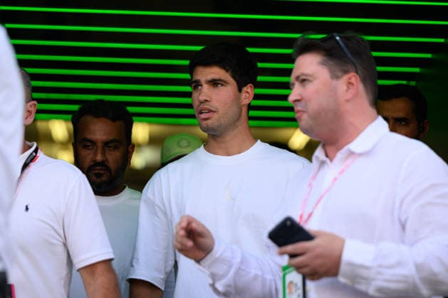 Formula 1 Testing in Bahrain - Day 2 Carlos Alcaraz, a Spanish tennis player, is present during Testing Day 2 of the Formula 1 Pre-Season Testing 1 in Sakhir, Bahrain, on February 12, 2026. Bahrain Bahrain  Copyright: xAhmadxAlShehabx originalFilename:alshehab-formula1260212_npMBs.jpg