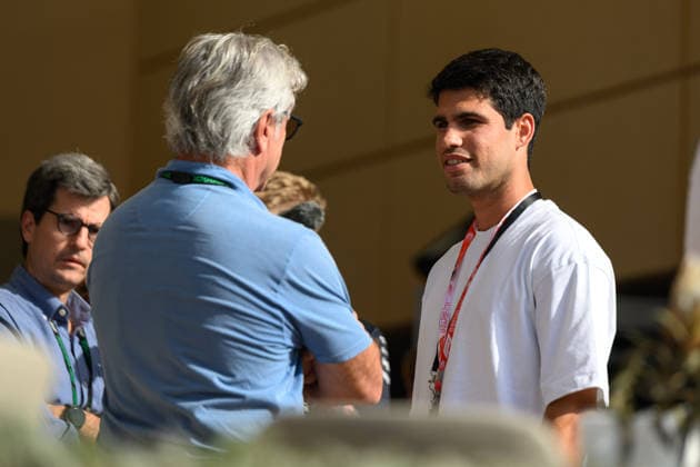 Formula 1 Testing in Bahrain - Day 2 Carlos Alcaraz, a Spanish tennis player, talks with Carlos Sainz Sr during Testing Day 2 of the Formula 1 Pre-Season Testing 1 in Sakhir, Bahrain, on February 12, 2026. Bahrain Bahrain  Copyright: xAhmadxAlShehabx originalFilename:alshehab-formula1260212_npP8N.jpg