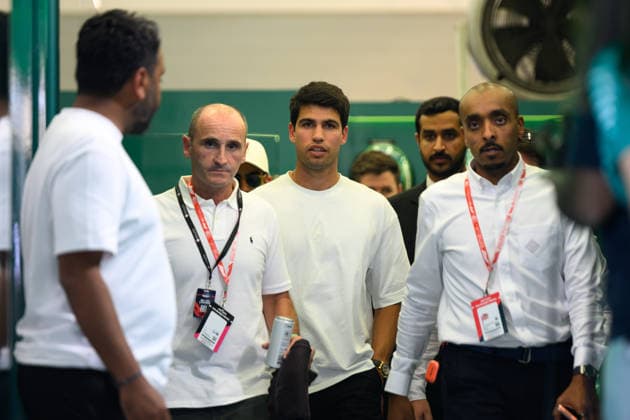 Formula 1 Testing in Bahrain - Day 2 Carlos Alcaraz, a Spanish tennis player, is present during Testing Day 2 of the Formula 1 Pre-Season Testing 1 in Sakhir, Bahrain, on February 12, 2026. Bahrain Bahrain  Copyright: xAhmadxAlShehabx originalFilename:alshehab-formula1260212_npsmt.jpg