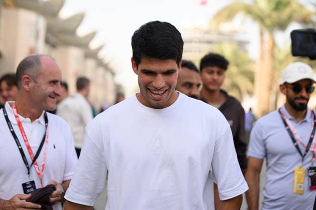 Formula 1 Testing in Bahrain - Day 2 Carlos Alcaraz, a Spanish tennis player, is present during Testing Day 2 of the Formula 1 Pre-Season Testing 1 in Sakhir, Bahrain, on February 12, 2026. Bahrain Bahrain  Copyright: xAhmadxAlShehabx originalFilename:alshehab-formula1260212_npyMK.jpg
