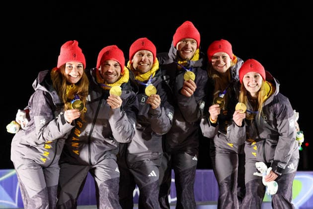 Olympische Winterspiele Milano Cortina 2026 Rennrodeln Team Staffel am 12.02.2026 im Cortina Sliding Centre in Cortina d™Ampezzo Team Deutschland gewinnt die Gold Medaille *** Olympic Winter Games Milano Cortina 2026 Luge Team Relay on 12 02 2026 at the Cortina Sliding Center in Cortina d™Ampezzo Team Germany wins the gold medal xMSx