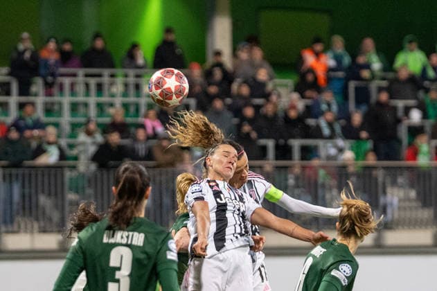 Germany, Football, UEFA, Womens Champions League, Play Offs 5 12 2025 2026 VfL Wolfsburg Juventus Turin on 12 02 in Wolfsburg AOK Stadion Barbara Bonansea Juventus Turin 11 Copyright: xSvenxHeidmannx